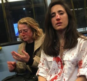 Las dos jóvenes agredidas en un autobús de Londres Las dos jóvenes agredidas en un autobús de Londres