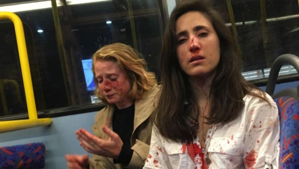 Las dos jóvenes agredidas en un autobús de Londres