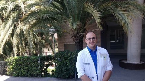 El doctor Antonio Ram&oacute;n de la unidad de Alergolog&iacute;a del Hospital General Universitario de Elche.