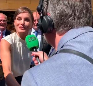 Carlos Alsina saluda a la reina Letizia Carlos Alsina saluda a la reina Letizia