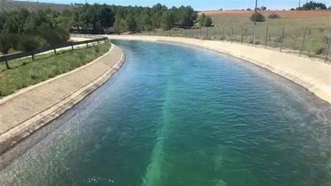 Canal de un trasvase. Canal de un trasvase.