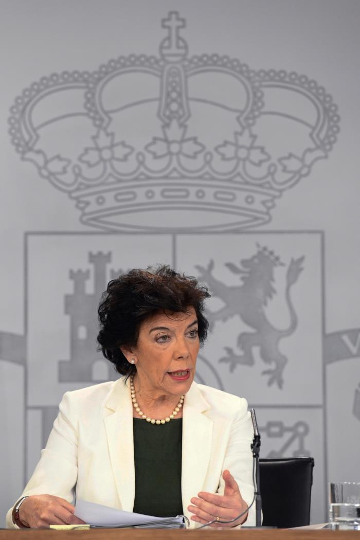 Celaá defiende "hablar" con los independentistas catalanes pero sugiere que no lo hará Sánchez Celaá defiende "hablar" con los independentistas catalanes pero sugiere que no lo hará Sánchez