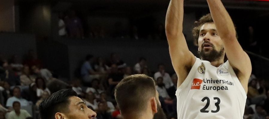 Llull lanza a canasta en el partido del Real Madrid Llull lanza a canasta en el partido del Real Madrid