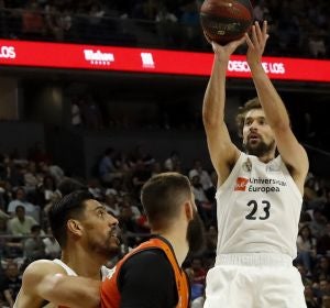 Llull lanza a canasta en el partido del Real Madrid Llull lanza a canasta en el partido del Real Madrid