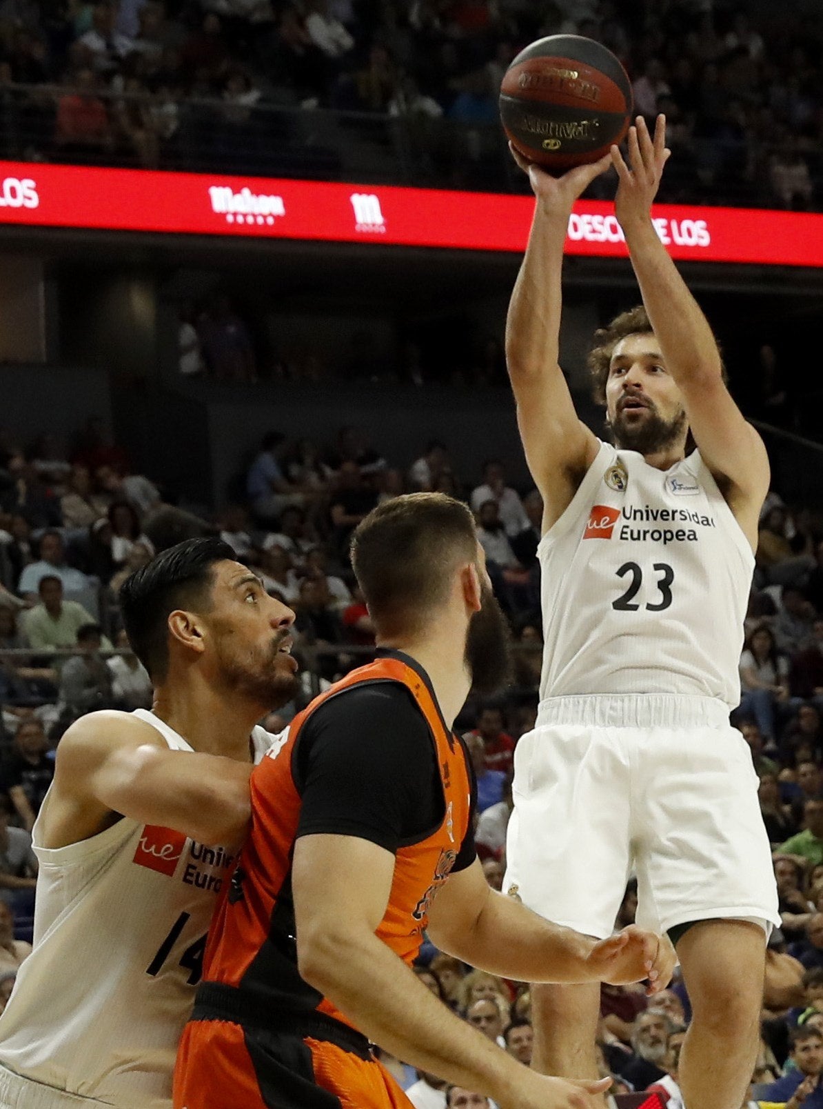 El Real Madrid gana al Valencia Basket y se acerca a la final de la ACB El Real Madrid gana al Valencia Basket y se acerca a la final de la ACB