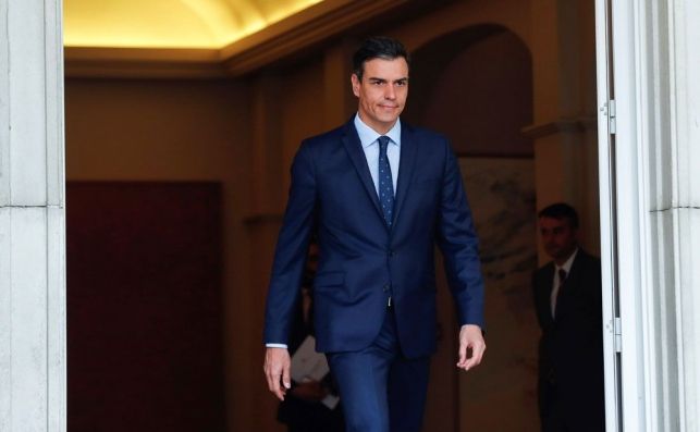 Sánchez pide a Casado y Rivera que se abstengan por "no haber otra alternativa de Gobierno" Sánchez pide a Casado y Rivera que se abstengan por "no haber otra alternativa de Gobierno"