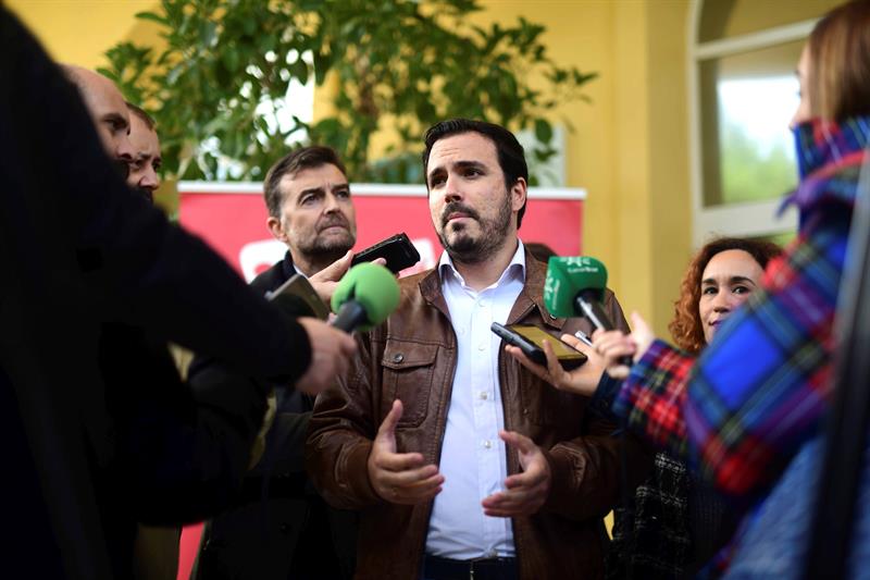 Garzón acusa a Sánchez de haberse "aranjado" y de actuar como Mariano Rajoy Garzón acusa a Sánchez de haberse "aranjado" y de actuar como Mariano Rajoy