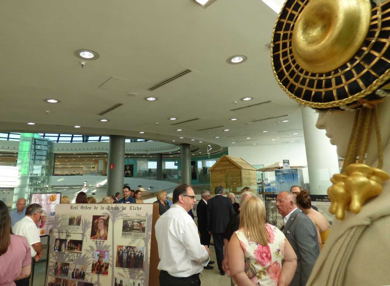 El Corte Inglés de Elche acoge una exposición que recorre la historia de la Real Orden de la Dama de Elche El Corte Inglés de Elche acoge una exposición que recorre la historia de la Real Orden de la Dama de Elche
