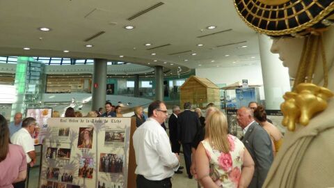 Exposici&oacute;n 'Conoce tu Dama' en el centro comercial El Corte Ingl&eacute;s de Elche.