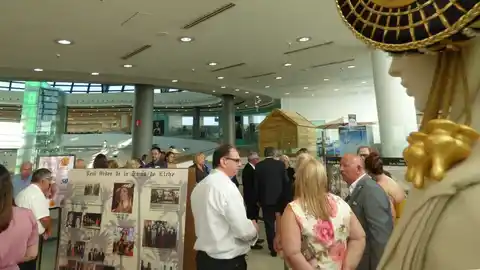 Exposición 'Conoce tu Dama' en el centro comercial El Corte Inglés de Elche. Exposición 'Conoce tu Dama' en el centro comercial El Corte Inglés de Elche.