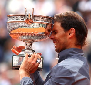Rafa Nadal levanta el título de Roland Garros 2019 Rafa Nadal levanta el título de Roland Garros 2019