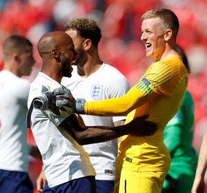 Pickford y Delph celebran el triunfo de la selección inglesa Pickford y Delph celebran el triunfo de la selección inglesa