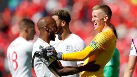 Pickford y Delph celebran el triunfo de la selección inglesa Pickford y Delph celebran el triunfo de la selección inglesa