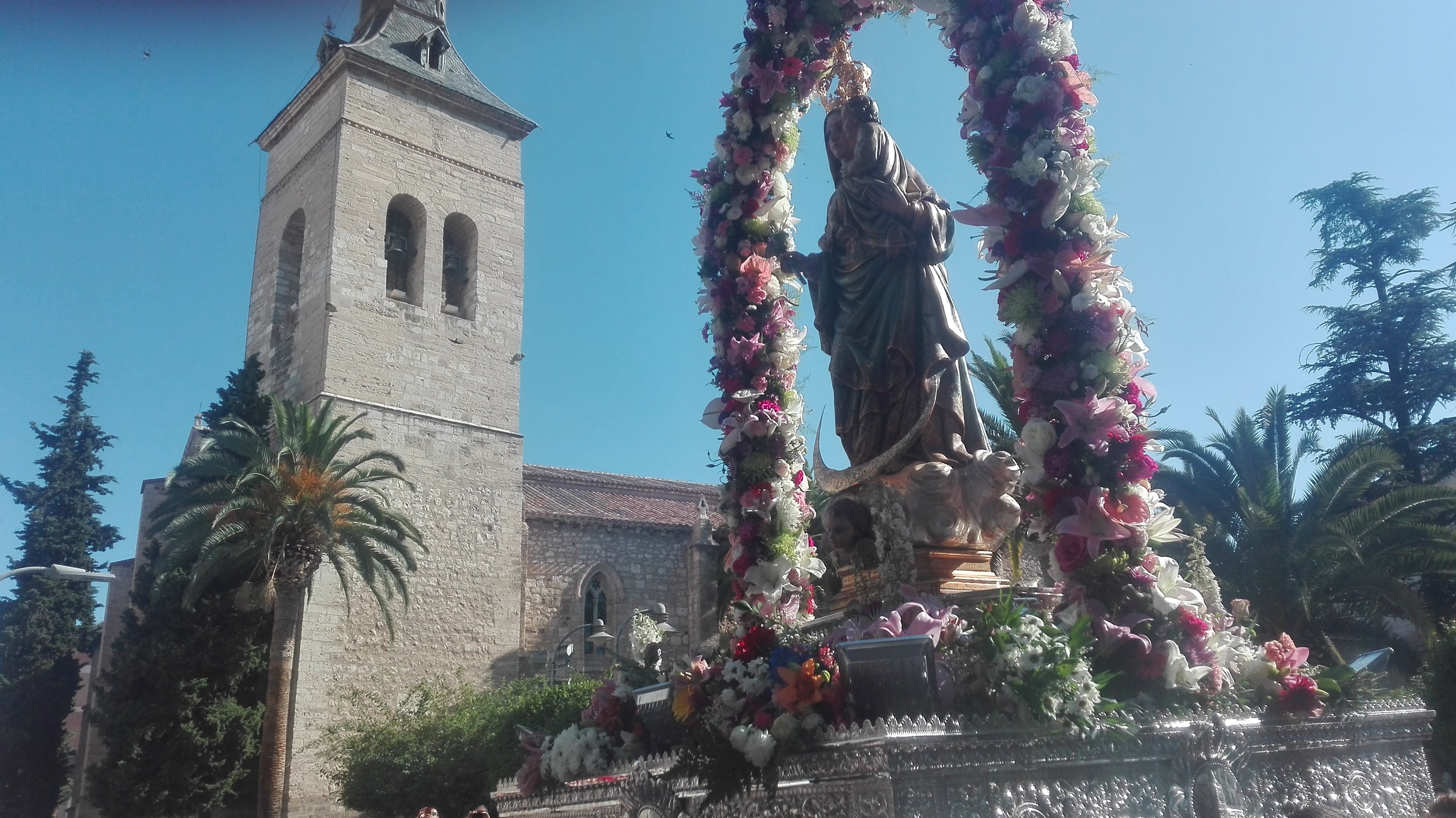 Devoción por la Virgen de Alarcos en el trasladado hasta su Ermita Devoción por la Virgen de Alarcos en el trasladado hasta su Ermita