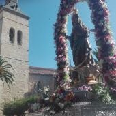 Imagen la Virgen de Alarcos en su salida desde la Iglesia de San Pedro