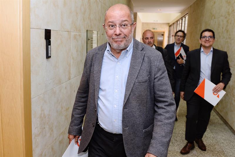 Francisco Igea dice que habrá que esperar a mañana para ver si hay pactos Francisco Igea dice que habrá que esperar a mañana para ver si hay pactos