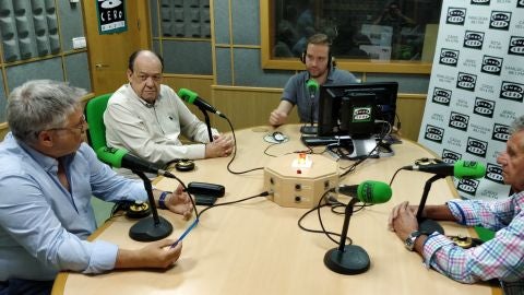 Hoy tenemos tiempo de tertulia. Hablamos sobre la situaci&oacute;n pol&iacute;tica en C&aacute;diz a pocos d&iacute;as del pleno de investidura. Con Ram&oacute;n Hern&aacute;ndez, Juan Sales y Enrique Huguet. Conduce Jos&eacute; Antonio Rivas. 