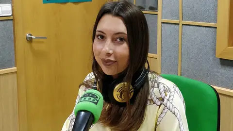 Alba Reinado De lunes a viernes a las 8:20 horas Alba Reinado con cuenta lo más destacado que sucede en la capital gaditana y su bahía.