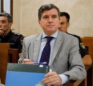 El expresidente del Govern balear Jaume Matas (d) en el juicio de Son Espases El expresidente del Govern balear Jaume Matas (d) en el juicio de Son Espases