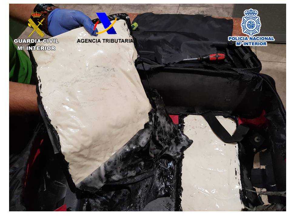 Detienen en el aeropuerto de El Altet un hombre con más de dos kilos de cocaína en la maleta Detienen en el aeropuerto de El Altet un hombre con más de dos kilos de cocaína en la maleta