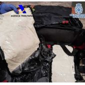 Maleta con doble fondo y cocaína detectada en el Aeropuerto Alicante-Elche.