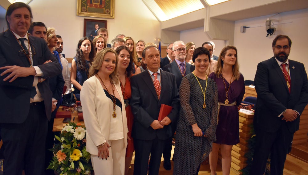 Foto de familia de la nueva corporación del Ayuntamiento de Ciudad Real