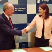 Firma del acuerdo entre Partido Popular y Ciudadanos, en Málaga