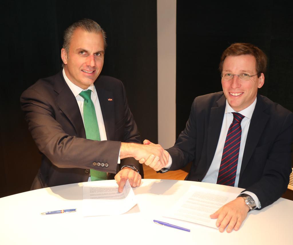 Persona física y un señor de Murcia: ¿Cómo sería una cita entre Ortega Smith y Martínez-Almeida? Persona física y un señor de Murcia: ¿Cómo sería una cita entre Ortega Smith y Martínez-Almeida?