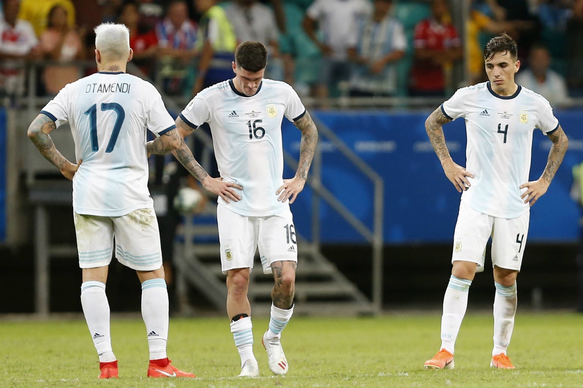 La prensa argentina se llena de críticas para su selección tras la derrota ante Colombia: "Peor imposible" La prensa argentina se llena de críticas para su selección tras la derrota ante Colombia: "Peor imposible"