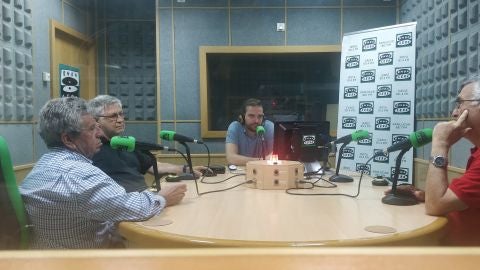 Hoy tenemos tiempo de tertulia, analizando la sesi&oacute;n de investidura del pasado d&iacute;a 15 en el Ayuntamiento de C&aacute;diz. Con Enrique Huguet, Paco Moya y Ram&oacute;n Hern&aacute;ndez. Modera Jos&eacute; Antonio Rivas. 