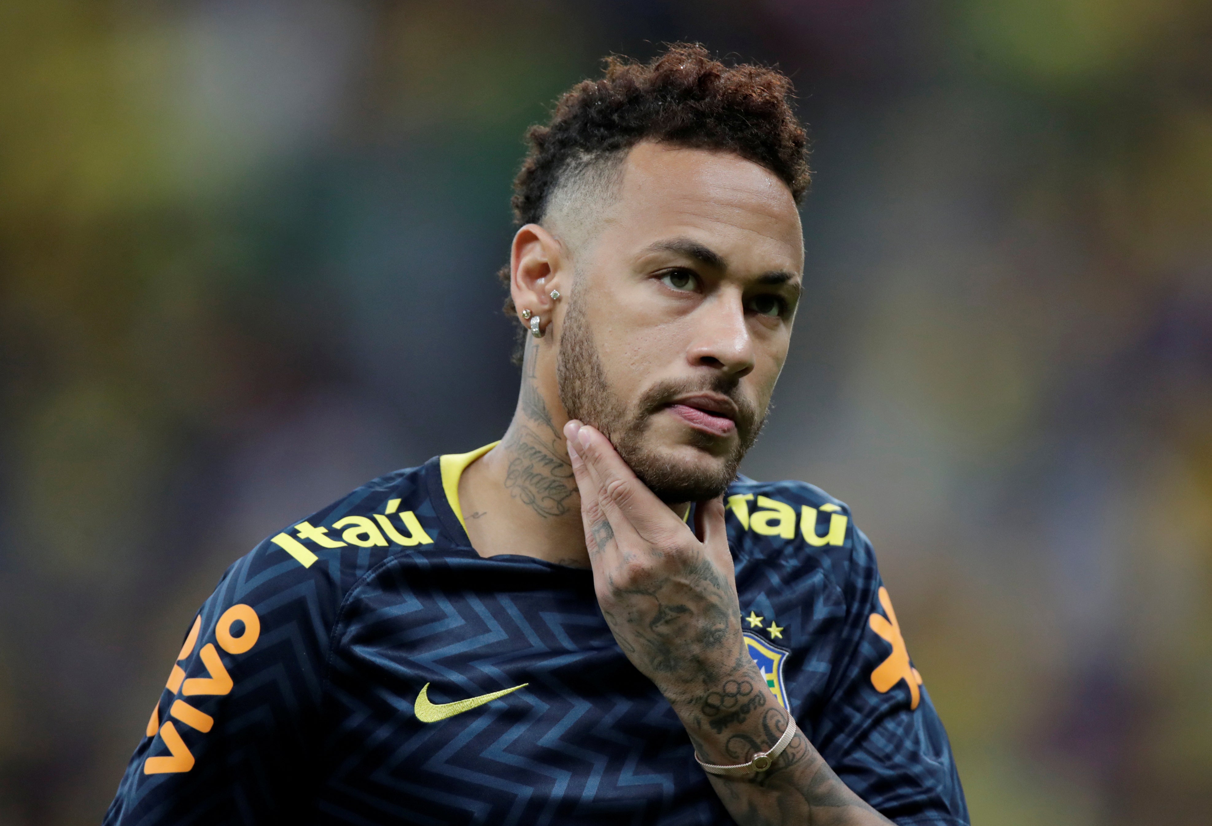 El director deportivo del PSG: "Neymar puede irse si viene una oferta que nos convenga a todos" El director deportivo del PSG: "Neymar puede irse si viene una oferta que nos convenga a todos"