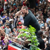 Marc Gasol anima a la afición de los Toronto Raptors Marc Gasol anima a la afición de los Toronto Raptors