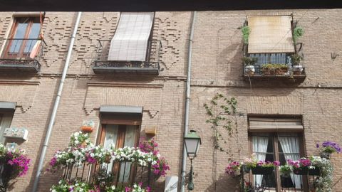 balc&oacute;n con flores