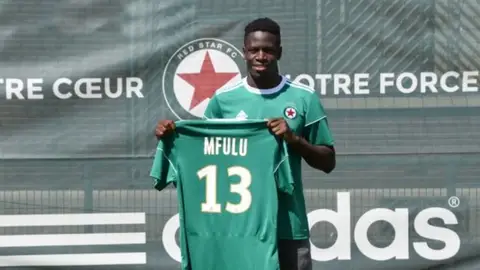 Mfulu es la apuesta de Nico Rodríguez para el pivote defensivo. ELCHE CF