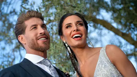 Sergio Ramos y Pilar Rubio atienden a la prensa tras casarse en Sevilla Sergio Ramos y Pilar Rubio atienden a la prensa tras casarse en Sevilla