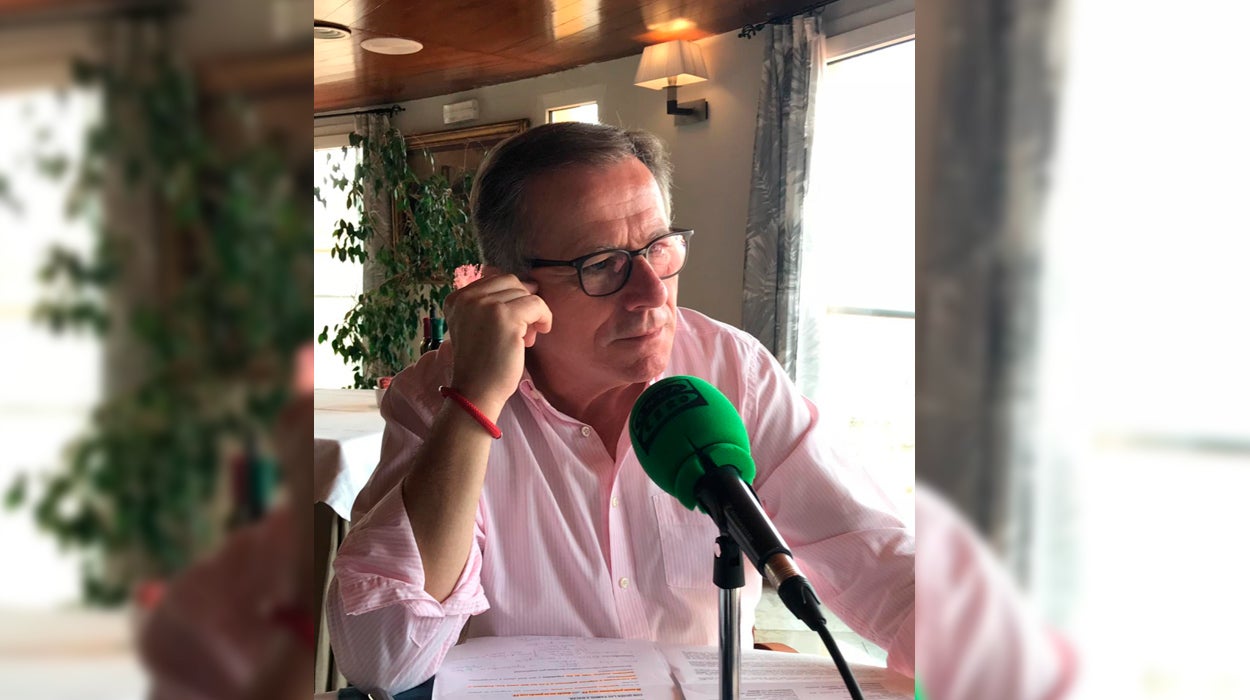Eduardo de Castro: "Melilla está en una situación límite y ante ello hay que tomar decisiones difíciles como la que yo he tomado" Eduardo de Castro: "Melilla está en una situación límite y ante ello hay que tomar decisiones difíciles como la que yo he tomado"