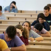 Alumnos realizando las pruebas de Selectividad para el acceso a la universidad. Alumnos realizando las pruebas de Selectividad para el acceso a la universidad.