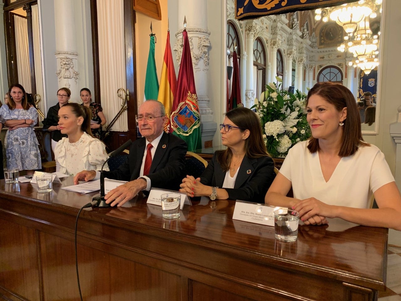 El alcalde deja sin cargo a Pomares hasta que se resuelva su situación judicial El alcalde deja sin cargo a Pomares hasta que se resuelva su situación judicial