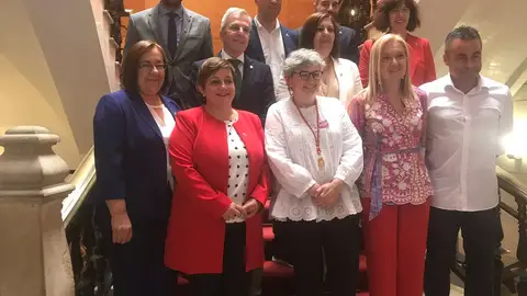 Nuevo equipo de gobierno del Ayuntamiento de Gijón La socialista Ana González, alcaldesa de Gijón