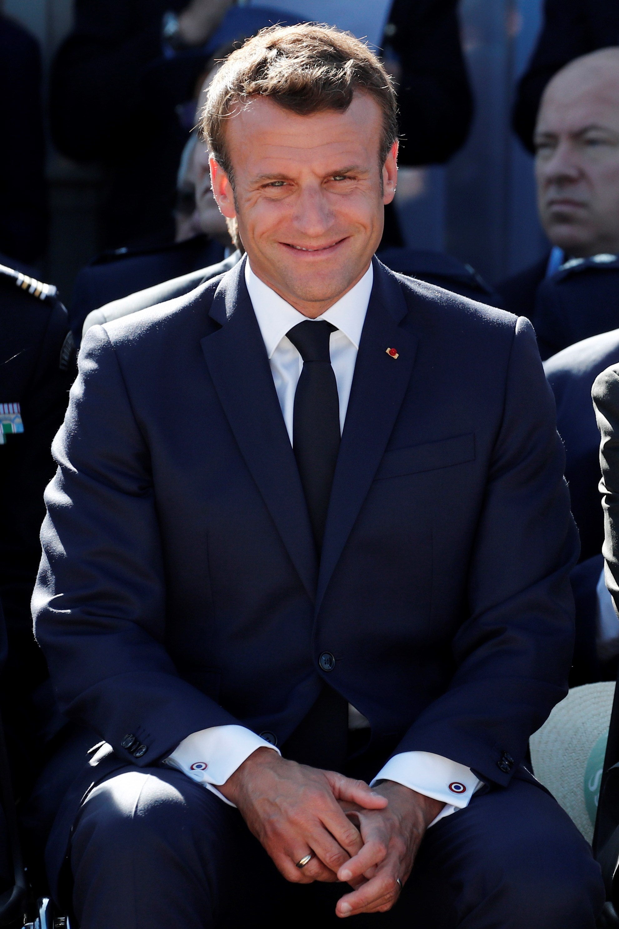 Uniformes e himnos: La estrategia de Macron para hacer patria Uniformes e himnos: La estrategia de Macron para hacer patria