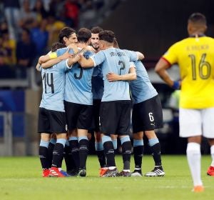 Los jugadores de Uruguay celebran un gol ante Ecuador Los jugadores de Uruguay celebran un gol ante Ecuador