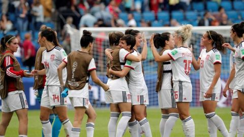 Las jugadoras de la Selecci&oacute;n espa&ntilde;ola celebran el pase a octavos