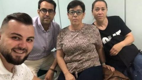 Cuatro vecinos de Balerma se encierra para pedir soluciones con sus playas