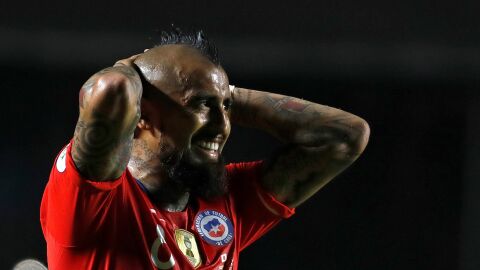 Vidal, contrariado en el partido contra Jap&oacute;n