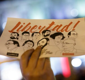 Una manifestante pide la libertad para los políticos catalanes en prisión (Archivo) Una manifestante pide la libertad para los políticos catalanes en prisión (Archivo)