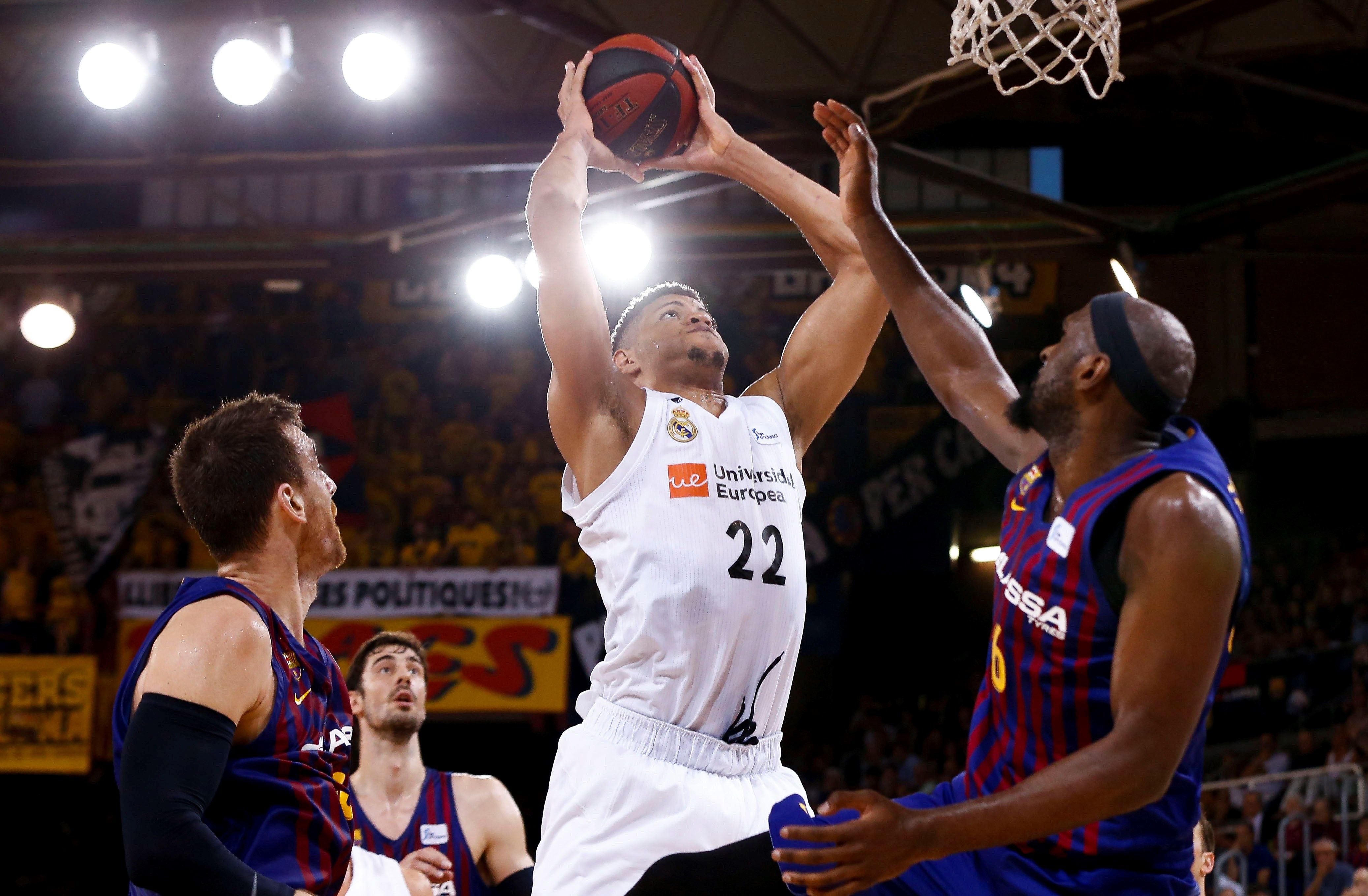El Barcelona supera al Real Madrid (78-77) y fuerza el cuarto partido de la final de la Liga El Barcelona supera al Real Madrid (78-77) y fuerza el cuarto partido de la final de la Liga