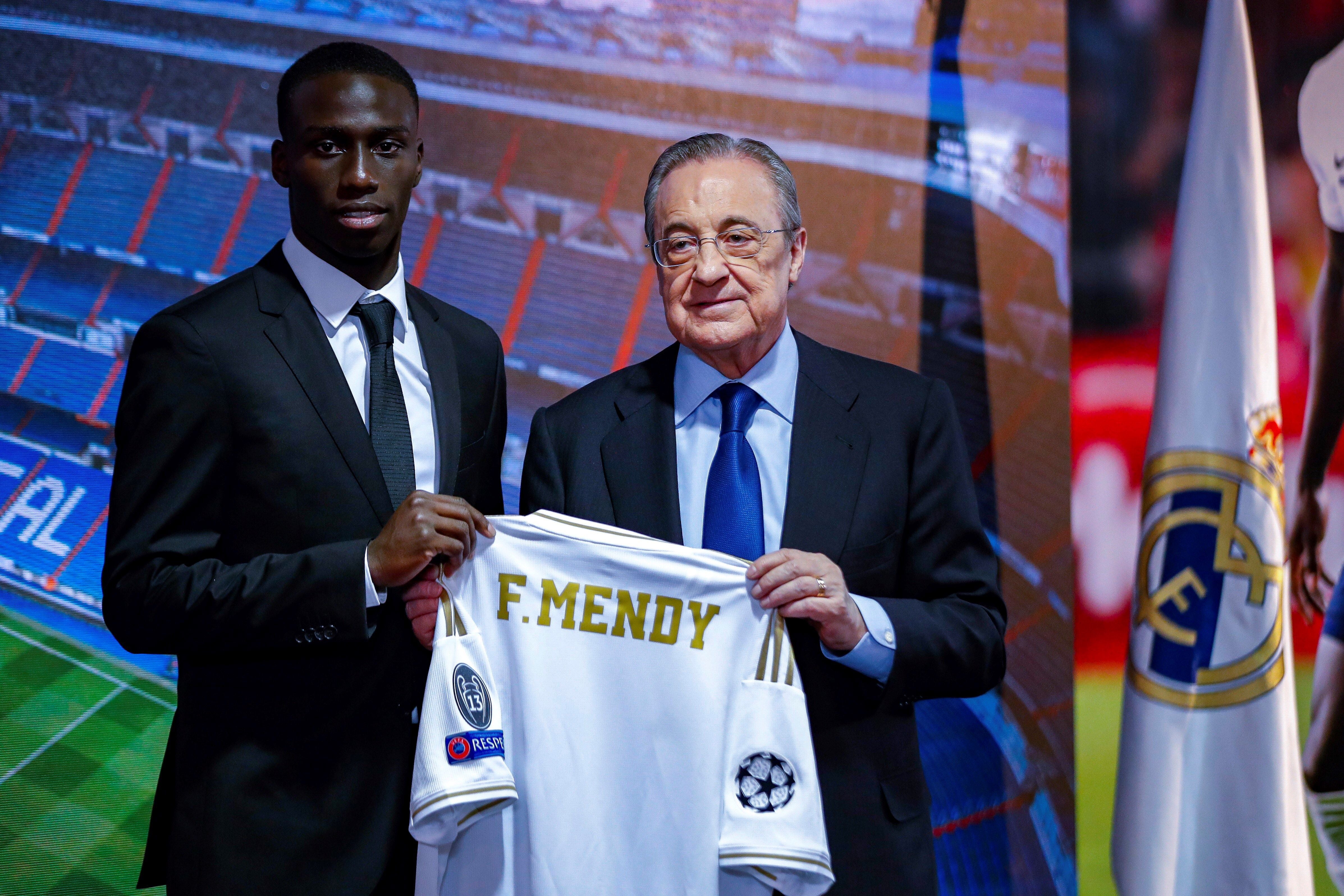 Ferland Mendy, en su presentación: "Es un honor estar en el club más grande del mundo, ¡Hala Madrid!" Ferland Mendy, en su presentación: "Es un honor estar en el club más grande del mundo, ¡Hala Madrid!"