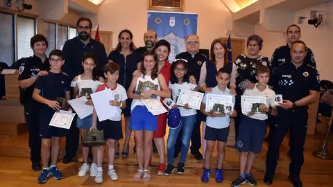 El Ayuntamiento ha entregado los premios del Concurso Infantil de Educación Vial El Ayuntamiento ha entregado los premios del Concurso Infantil de Educación Vial