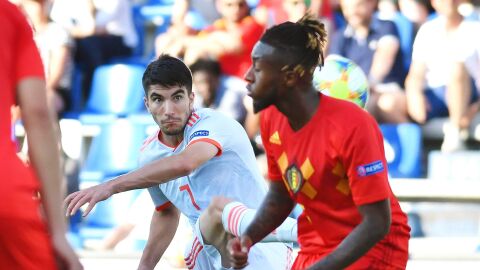 Carlos Soler dispara en el partido ante B&eacute;lgica