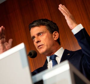 Manuel Valls durante la rueda de prensa en la que ha cargado duramente contra Ciudadanos Manuel Valls durante la rueda de prensa en la que ha cargado duramente contra Ciudadanos